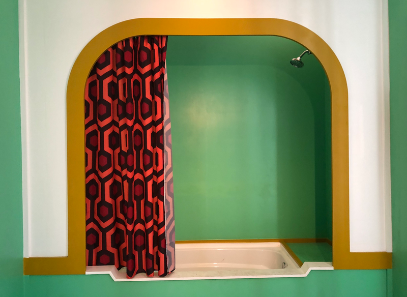 Yes, you can jump in the tub in room 237.